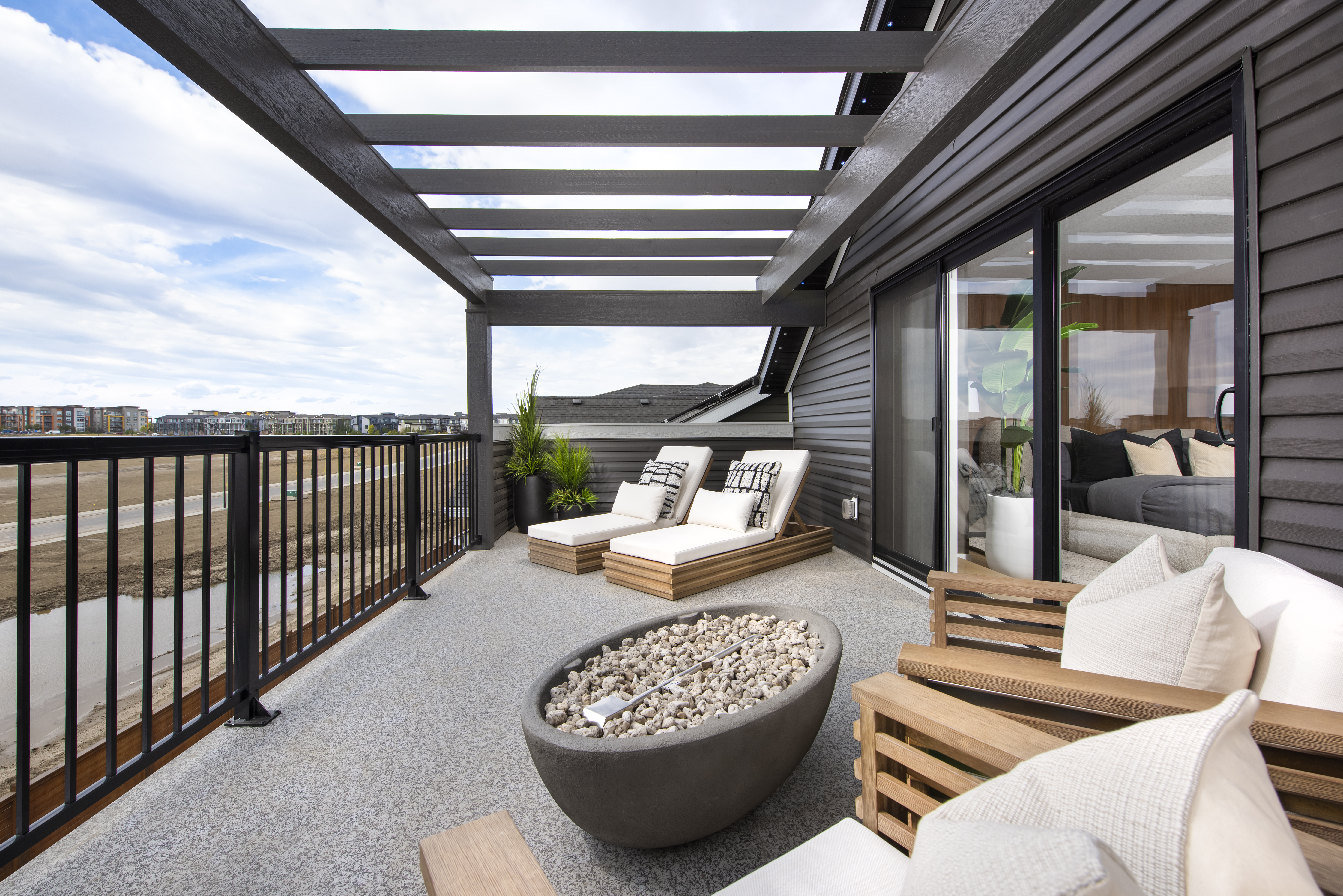 Upper Balcony 2FULL Rundle